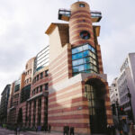 Building behind the loan: No 1 Poultry – The Cityโs colourful, postmodern gem