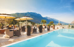 Three Stars: Performance of luxury hotels shines brightly Swimming pool
