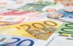 ING: โWe are seeing investment activity pick upโ various Euro notes on a flat background