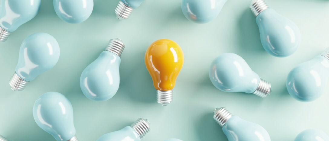 T9_0005_lightbulbs_Yellow-bulb